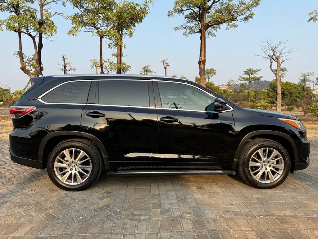 TOYOTA HIGHLANDER