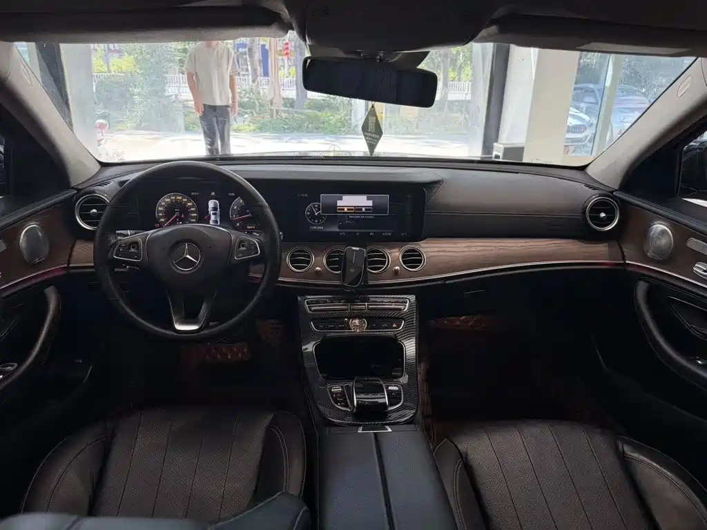 Mercedes-Benz E-Class — миниатюра 6