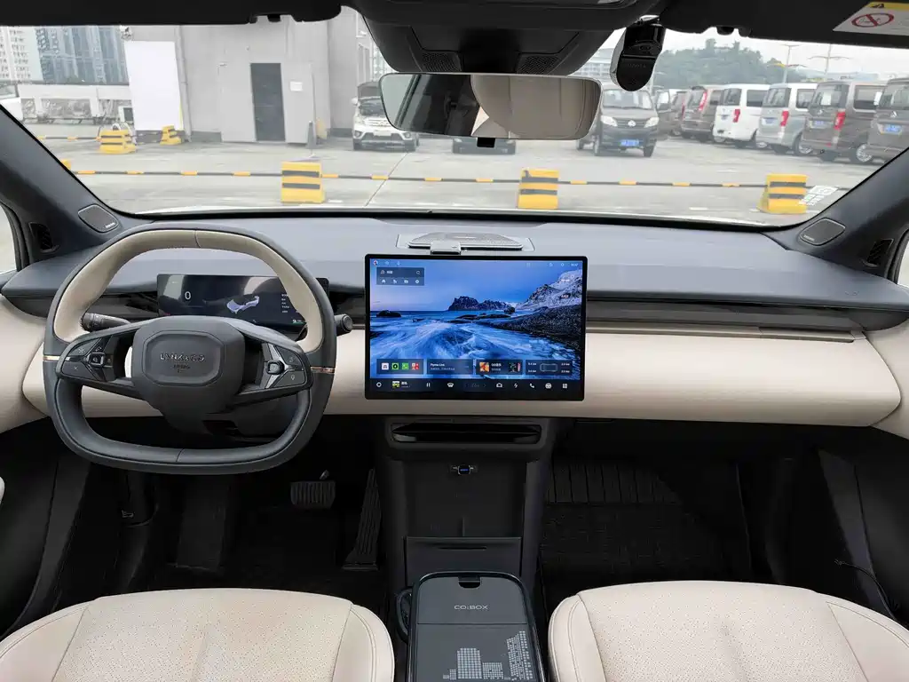 Lynk & Co 20 — миниатюра 10