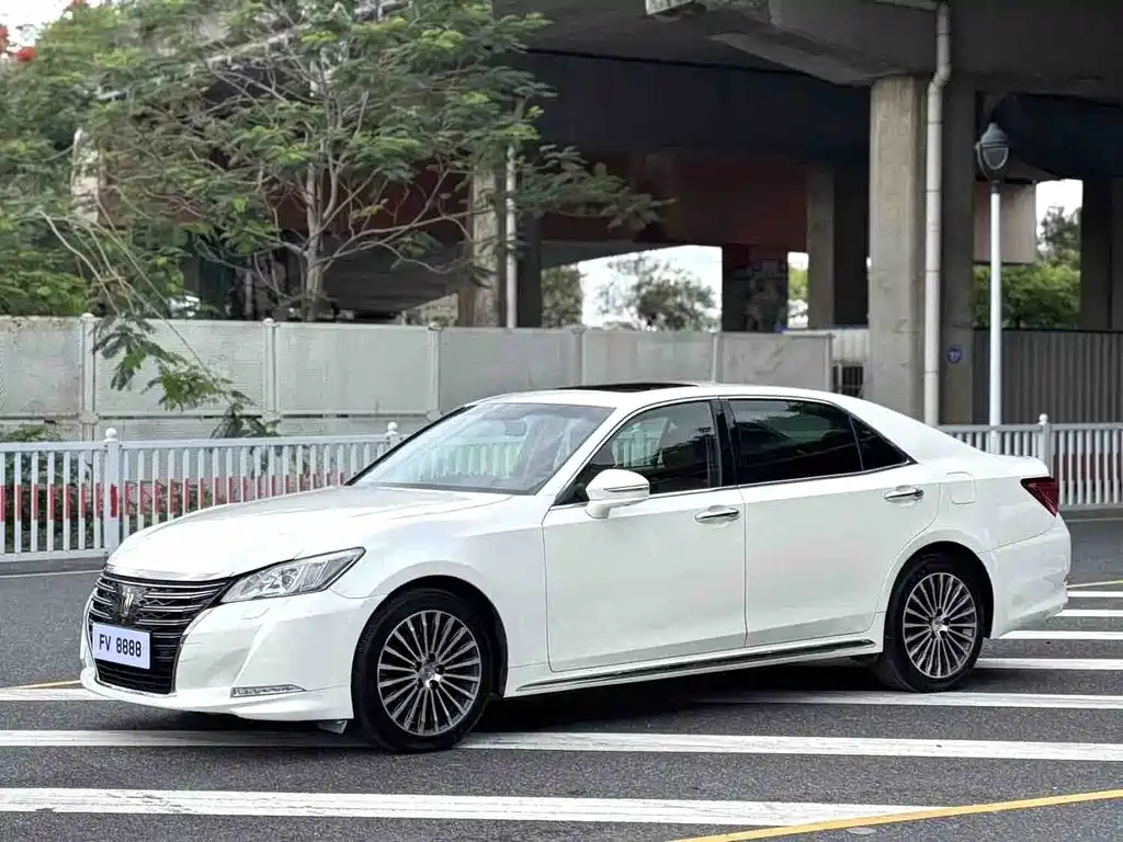 Купить Toyota Crown