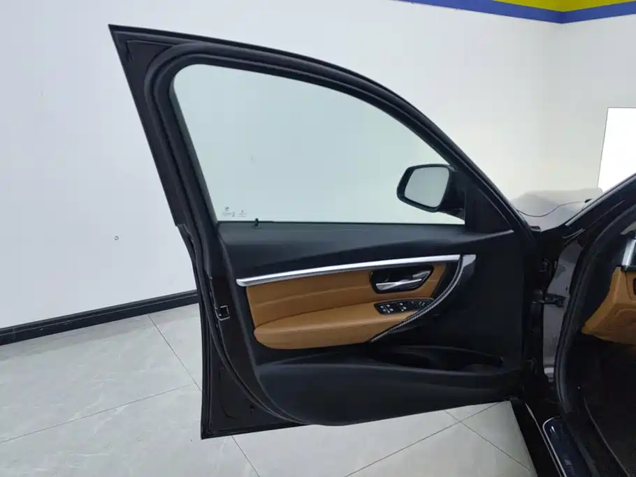 BMW 3 Series — миниатюра 7