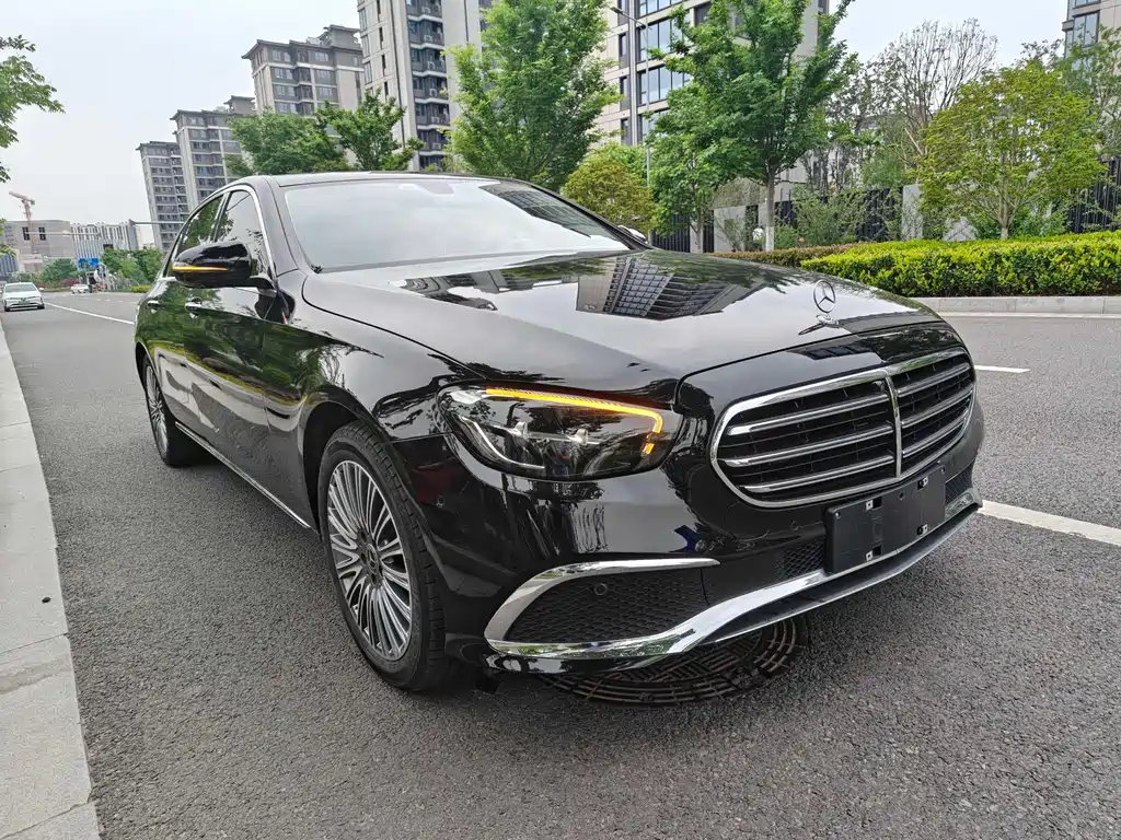 MERCEDES-BENZ E CLASS