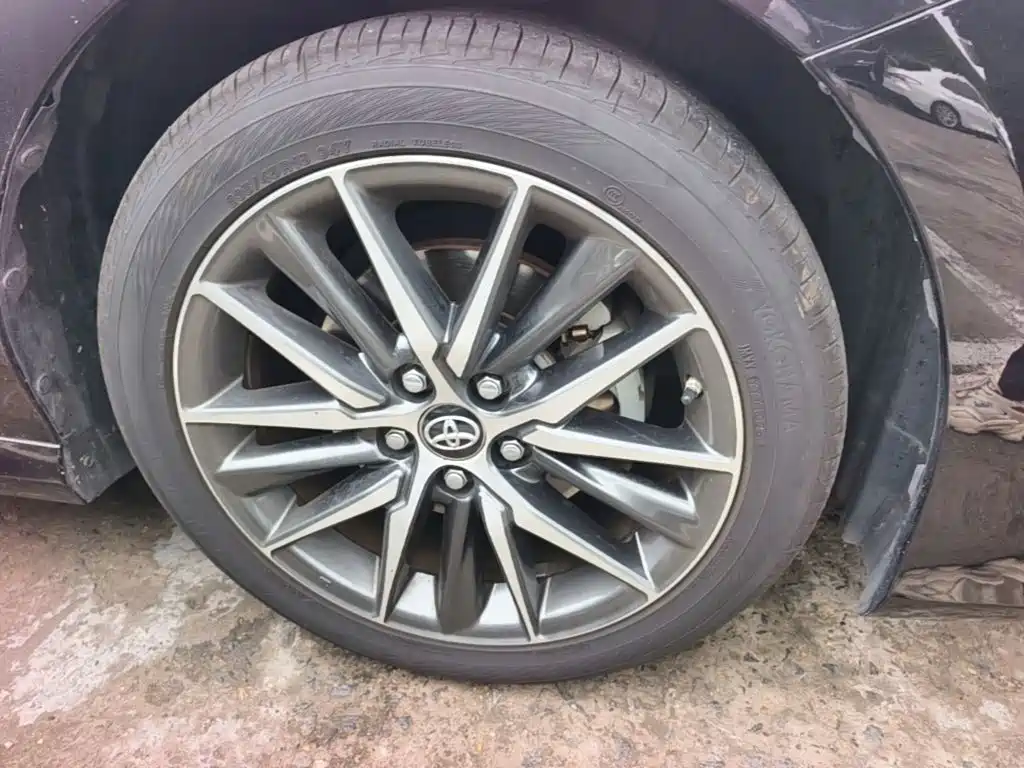 Toyota Camry — миниатюра 12