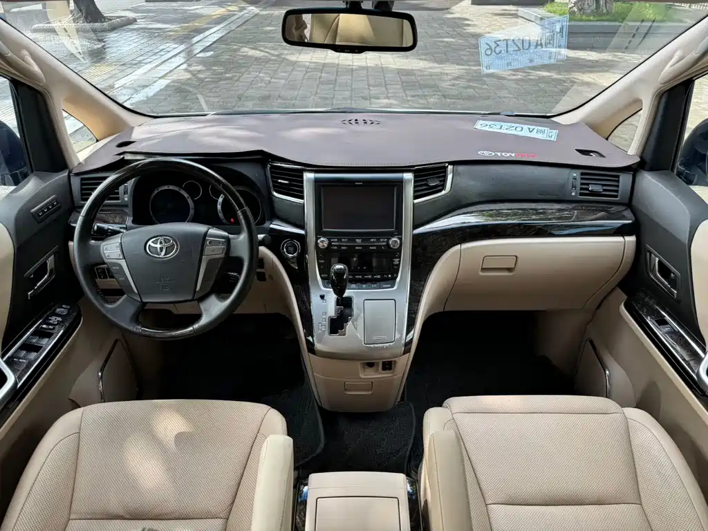 Toyota Alphard — миниатюра 7