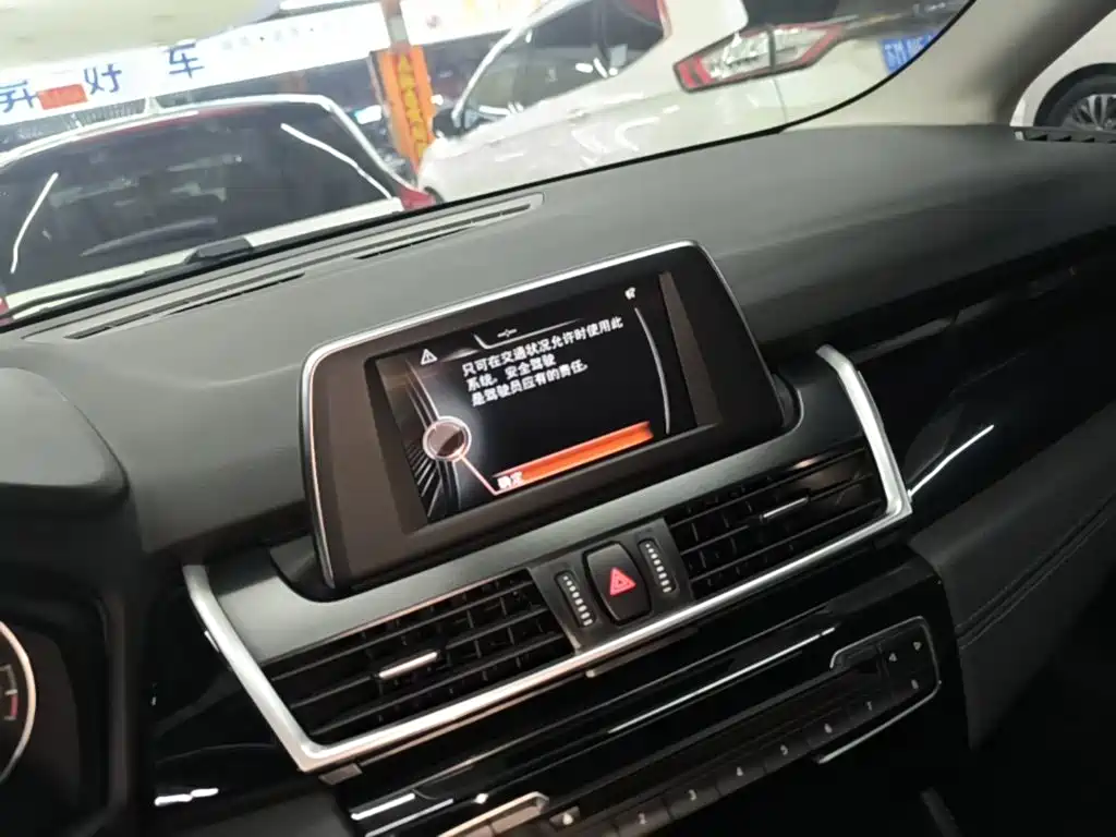 BMW 2 Series Active Tourer — миниатюра 13