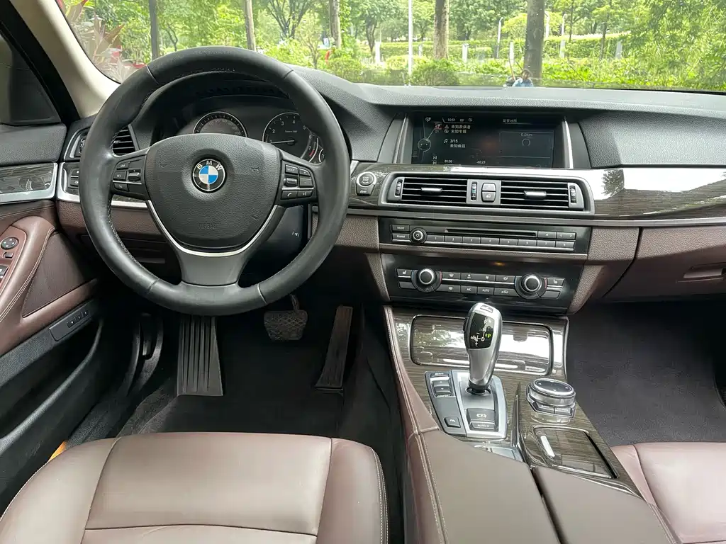 BMW 5 Series — миниатюра 12