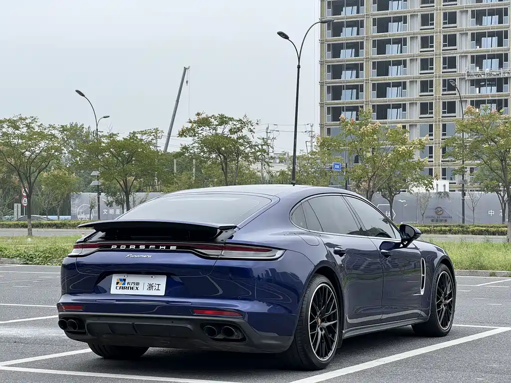PORSCHE PANAMERA