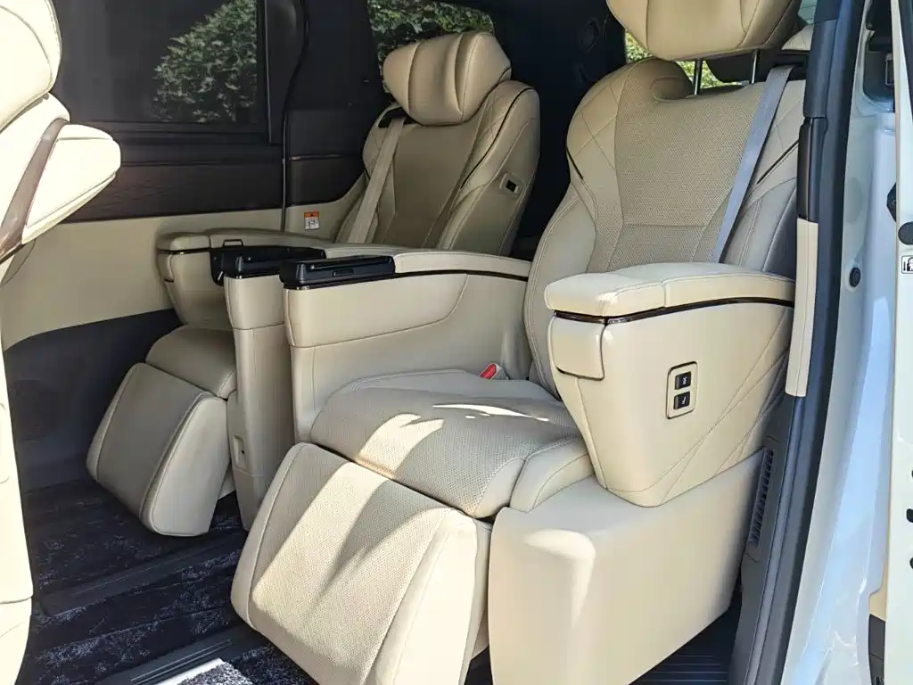 Toyota Vellfire — миниатюра 7