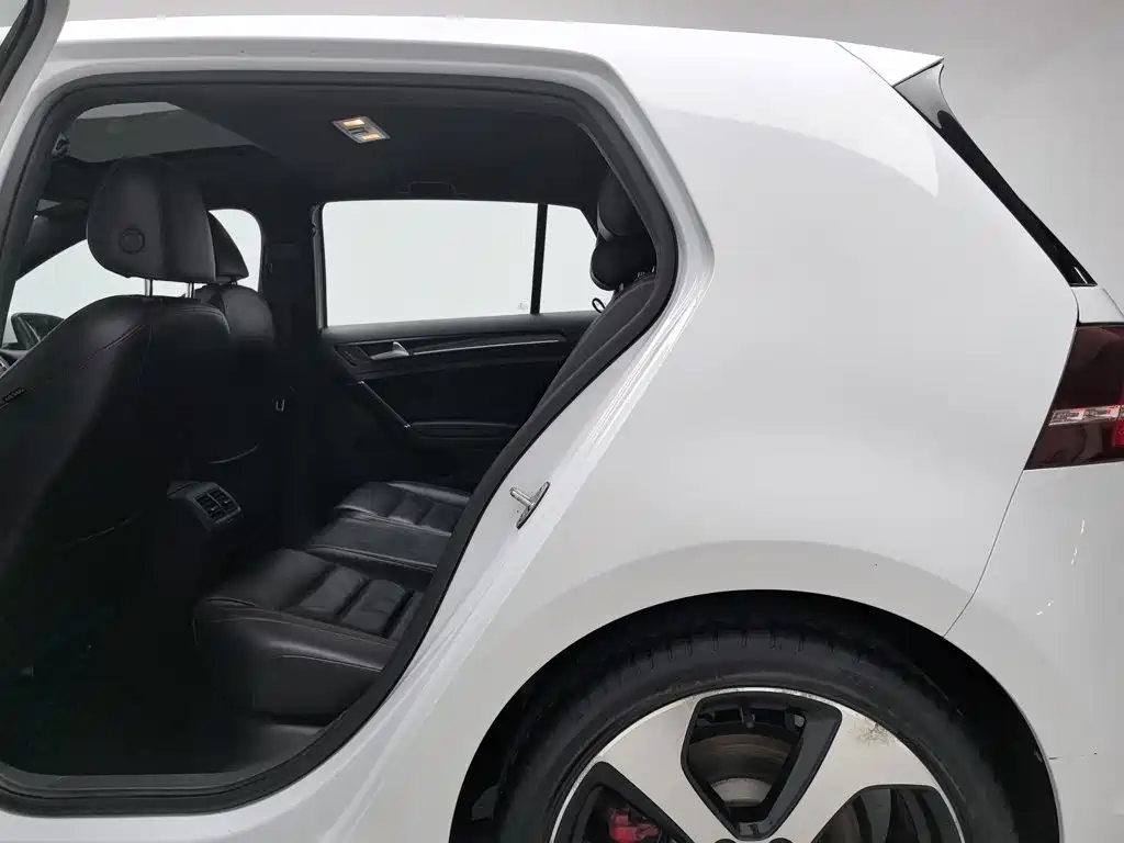 Volkswagen Golf GTI — миниатюра 15