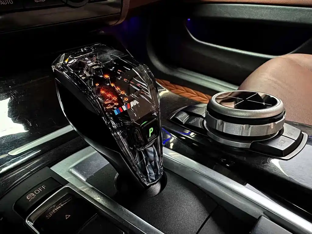 BMW 5 Series — миниатюра 7