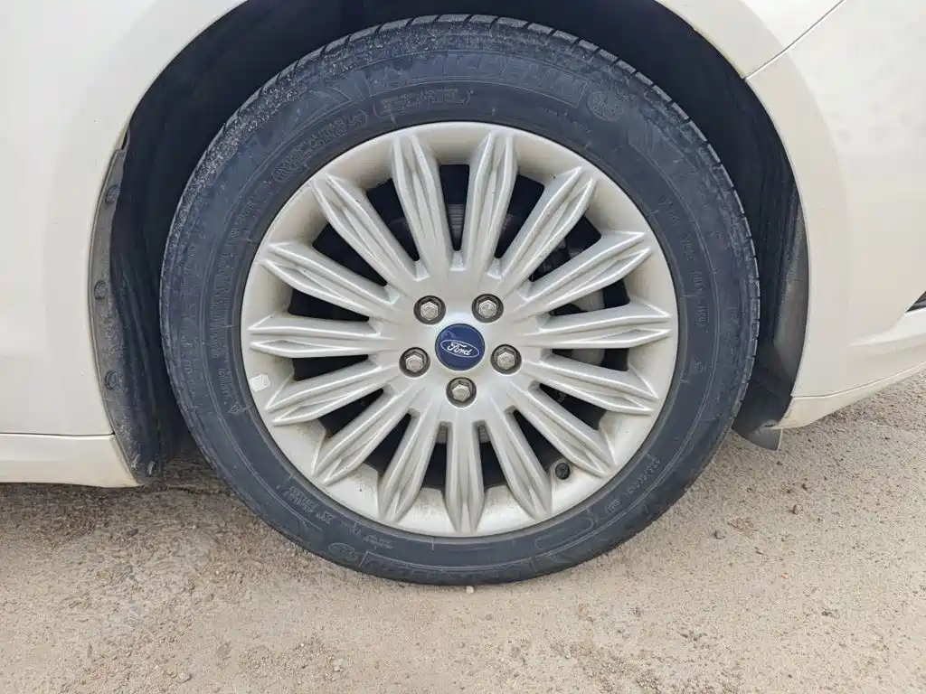 Ford Mondeo — миниатюра 8