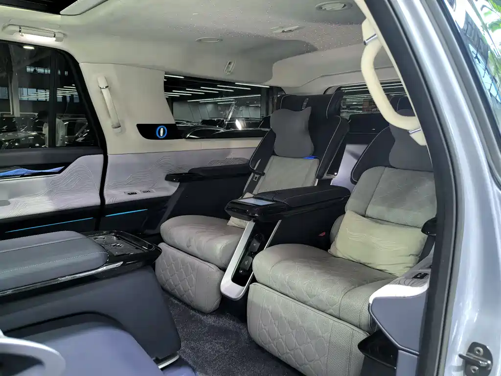 LINCOLN NAVIGATOR ONE