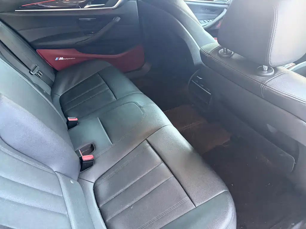 BMW 5 Series — миниатюра 5