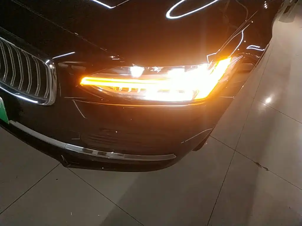 Volvo S90 PHEV — миниатюра 24