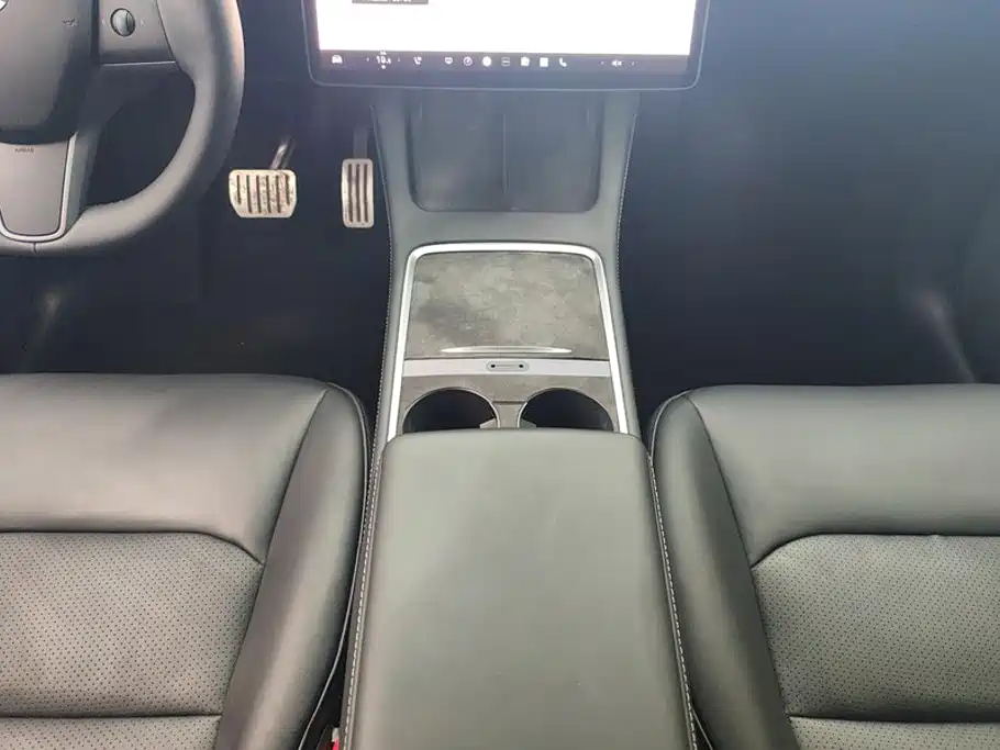 Tesla Model Y — миниатюра 16