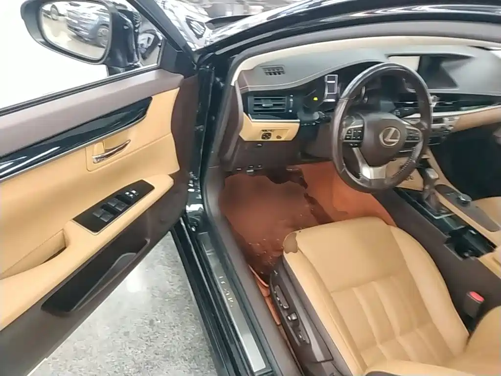 Lexus ES — миниатюра 16