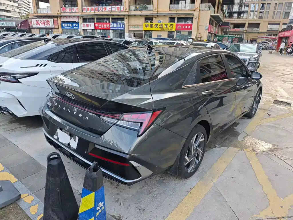Hyundai Elantra — миниатюра 16