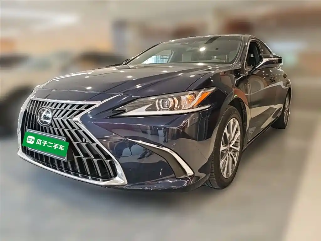 Lexus ES 2023