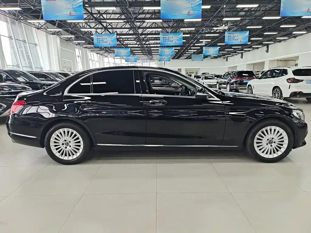 Mercedes-Benz C-Class — миниатюра 7