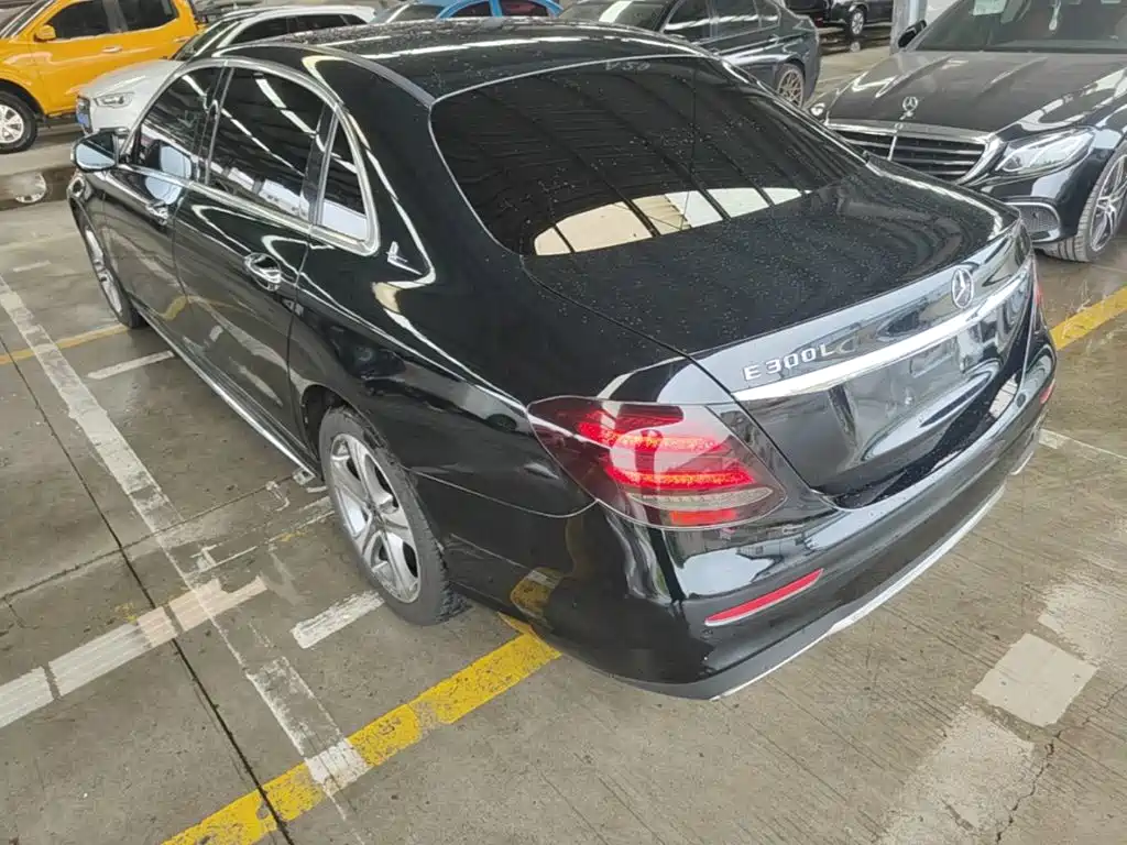 Mercedes-Benz E-Class — миниатюра 5