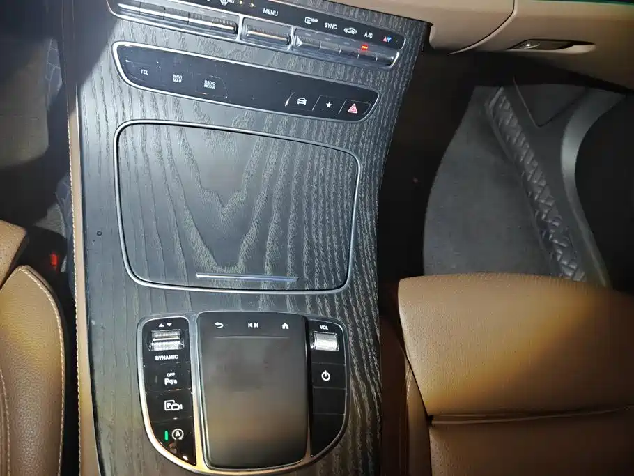Mercedes-Benz E-Class — миниатюра 16