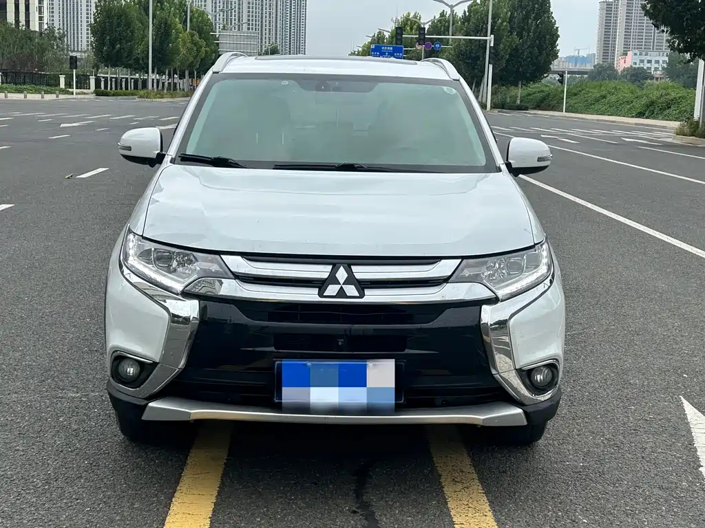Mitsubishi Outlander — миниатюра 2