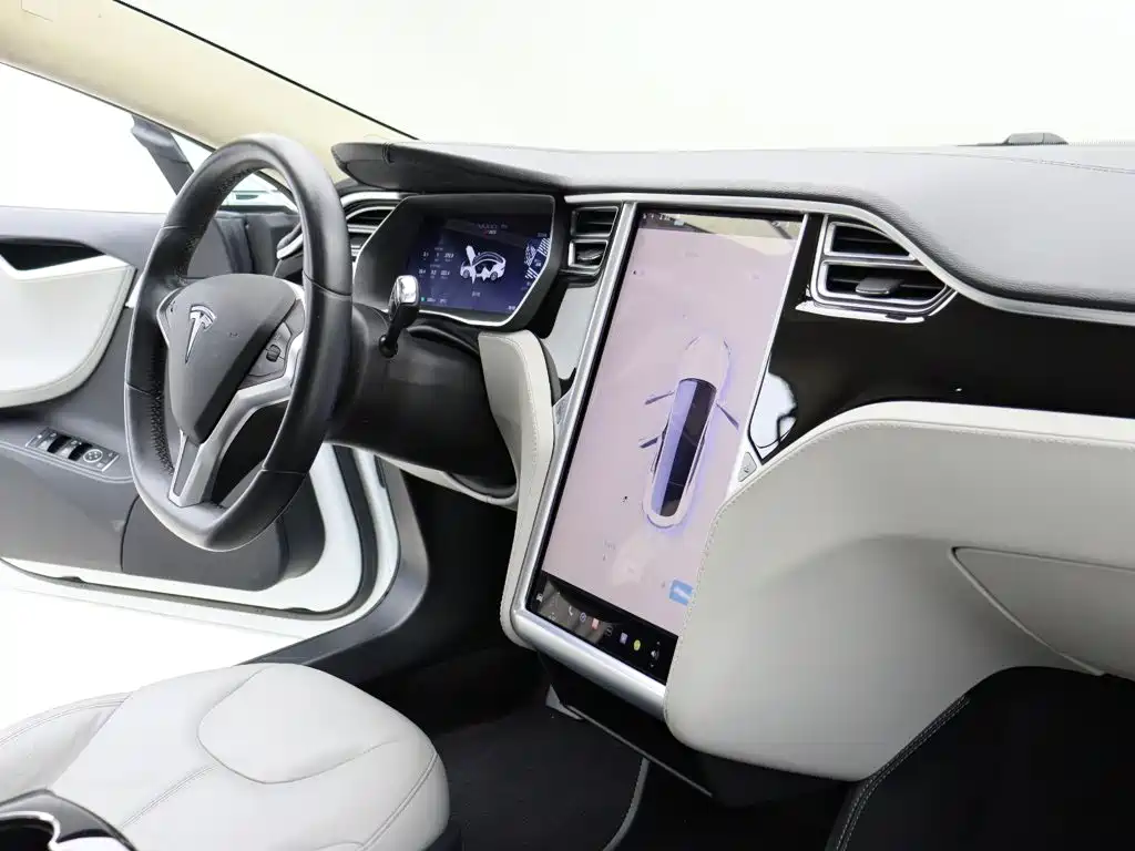 Tesla Model S — миниатюра 9