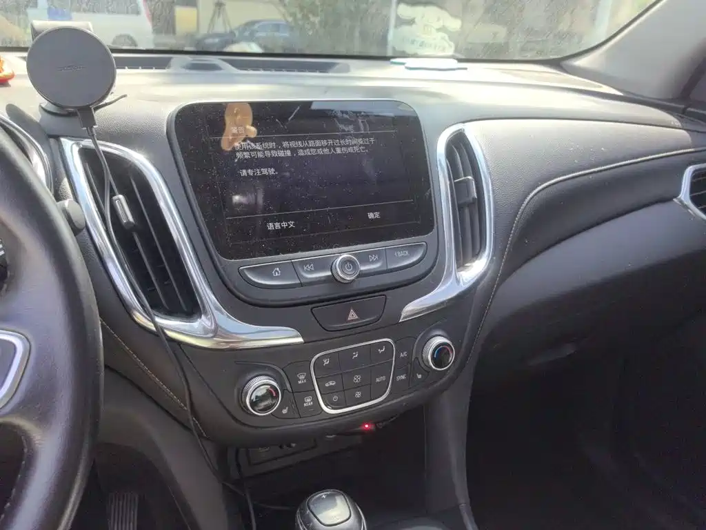 Chevrolet Equinox — миниатюра 14