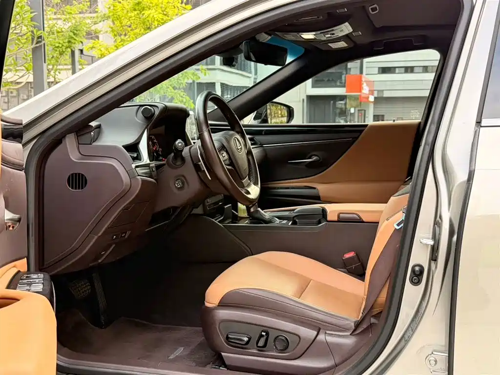 Lexus ES 2021 200