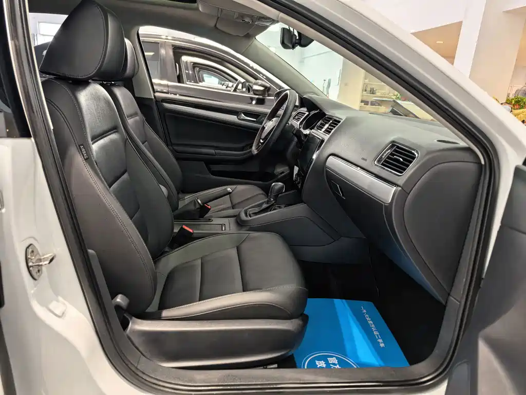 Volkswagen Sagitar — миниатюра 8
