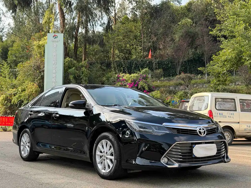 Toyota Camry — миниатюра 3
