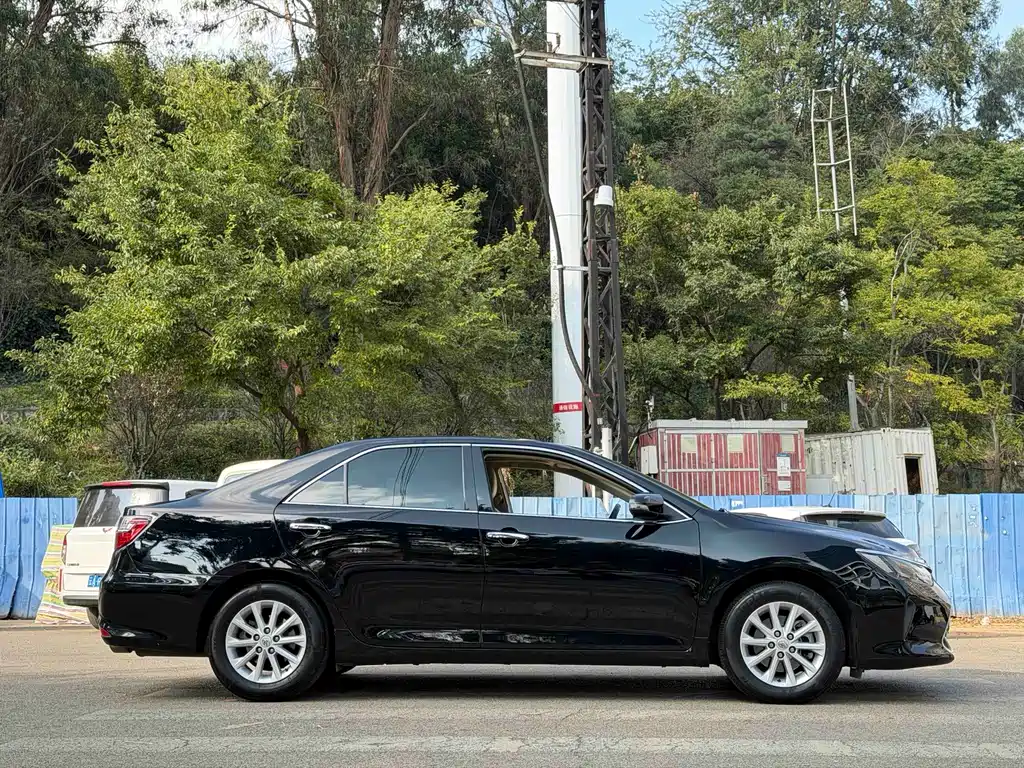 Toyota Camry — миниатюра 4