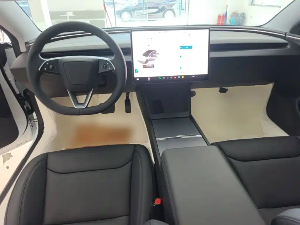 Tesla Model 3 — миниатюра 10