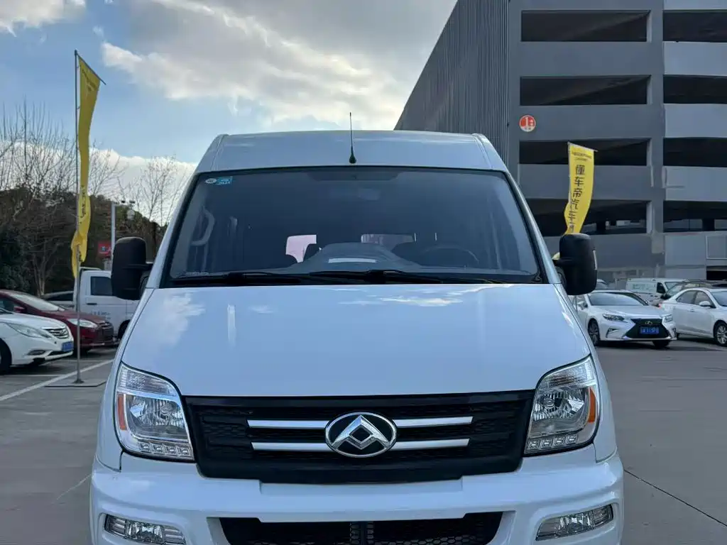 MAXUS V80 — миниатюра 2