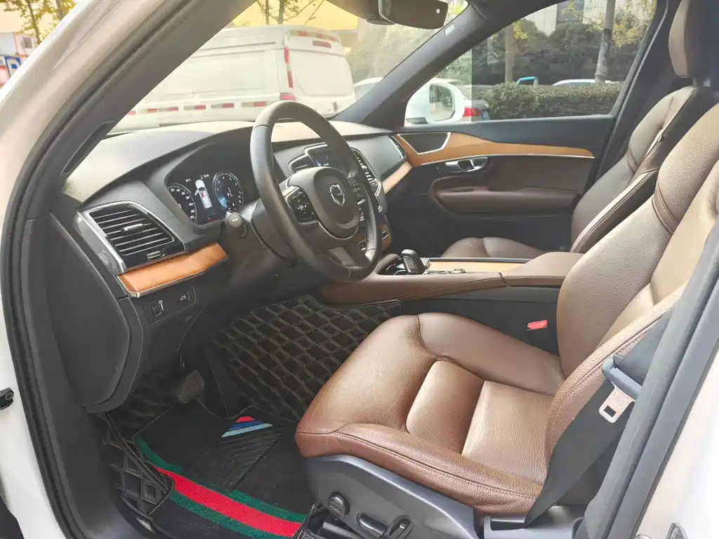 Volvo XC90 — миниатюра 6
