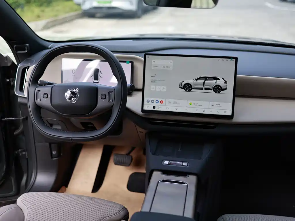 Заказать Volvo 沃尔沃XC70插电式混动 2026 года за 4 845 827 ₽  из Китая