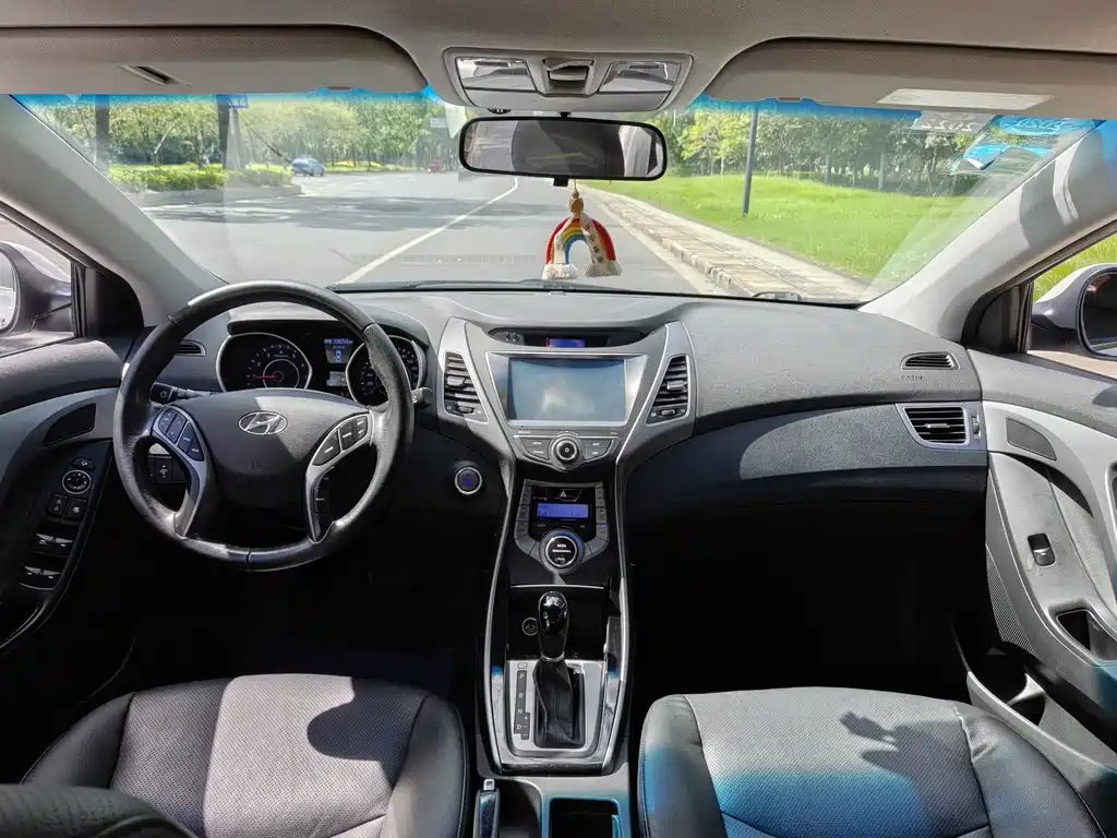 Hyundai Elantra Langdong — миниатюра 8
