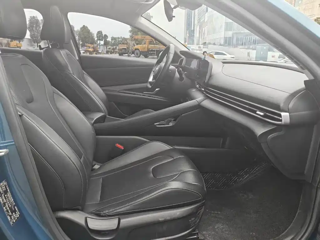 Hyundai Elantra — миниатюра 5