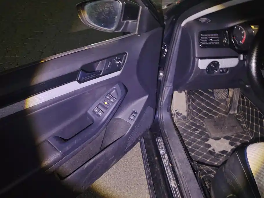 Volkswagen Sagitar — миниатюра 7