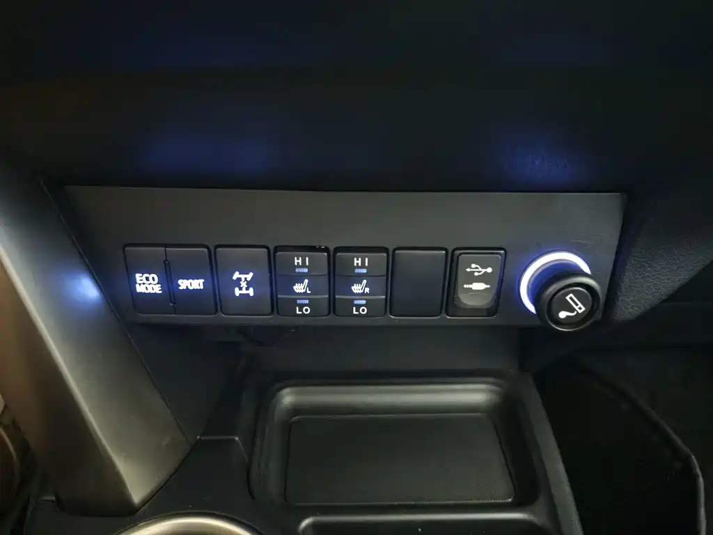 Toyota RAV4 — миниатюра 15