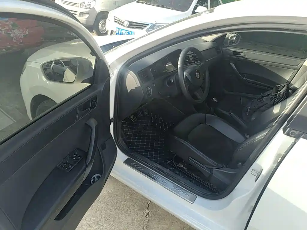 Skoda Rapid Spaceback — миниатюра 16