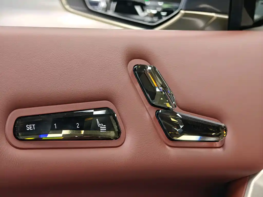 BMW iX M60 — миниатюра 21