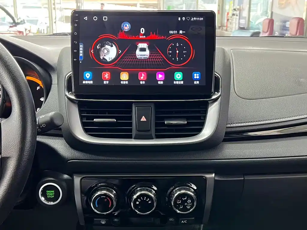 Toyota Yaris L — миниатюра 10
