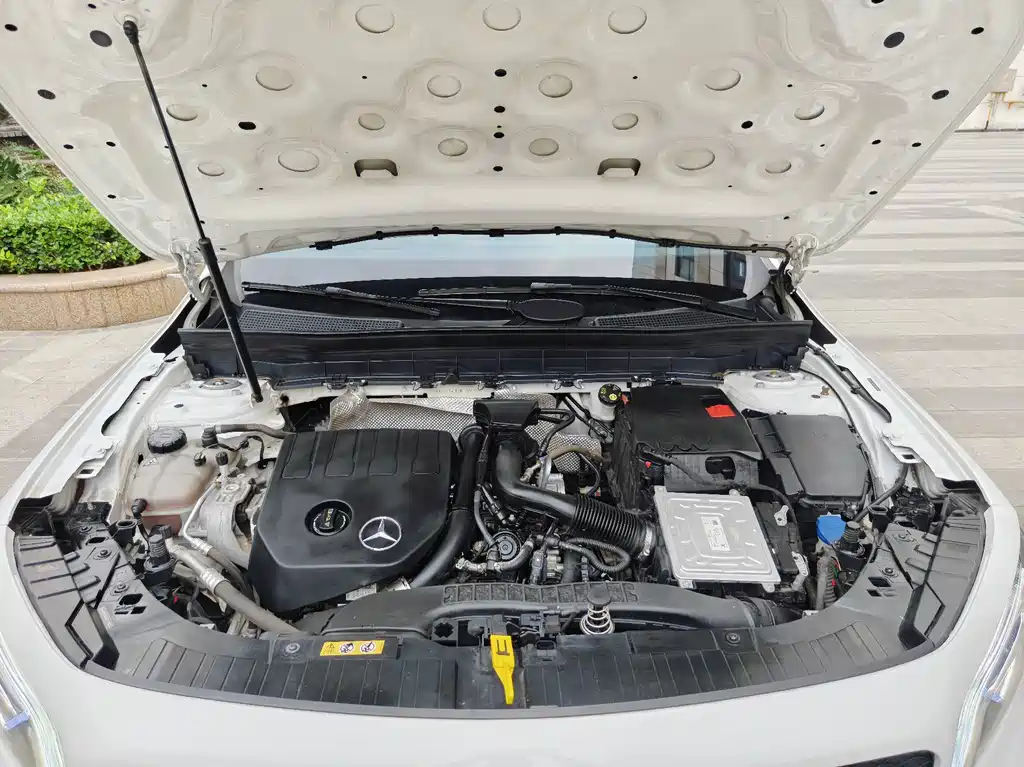 Mercedes-Benz GLB — миниатюра 11