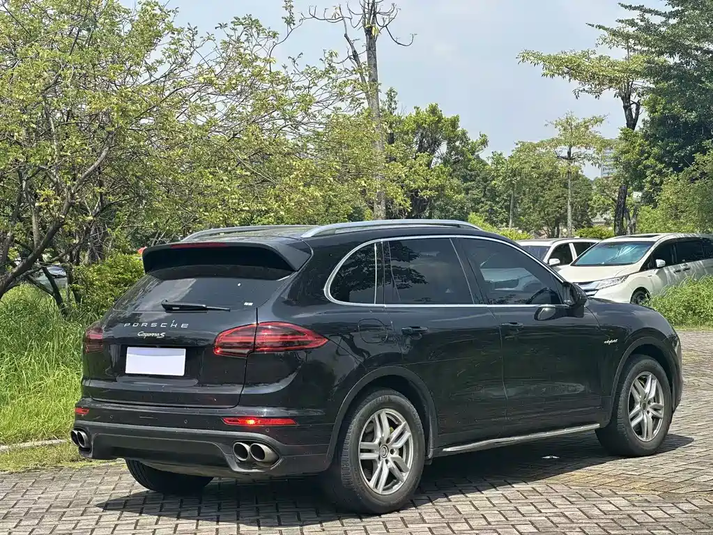 Porsche Cayenne Hybrid — миниатюра 9