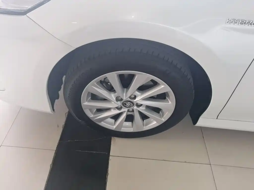 Toyota Camry — миниатюра 23