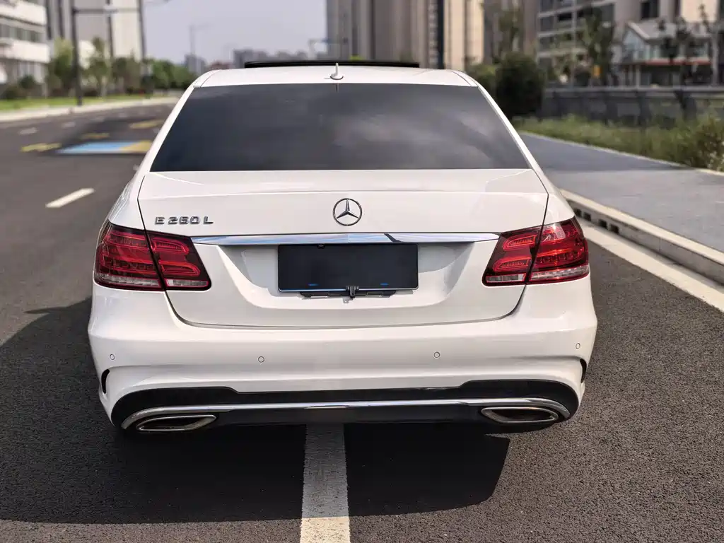 Mercedes-Benz E-Class — миниатюра 6
