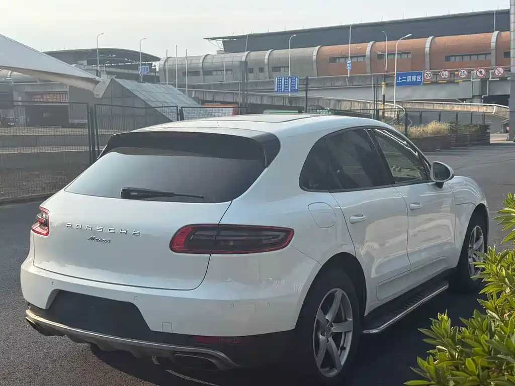 Porsche Macan — миниатюра 2