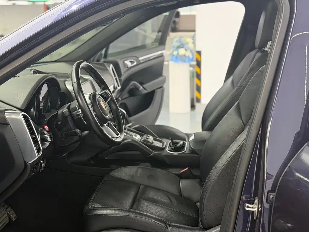 Porsche Cayenne — миниатюра 9
