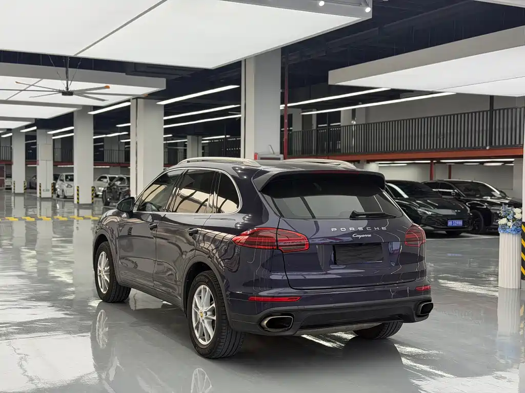 Porsche Cayenne — миниатюра 15